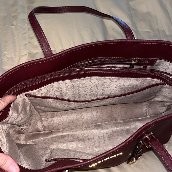 MICHAEL KORS Jet Set Tote Bag and Matching Wallet - Picture 3 of 16